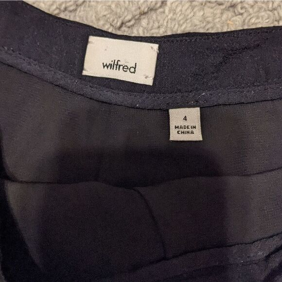 Aritzia WILFRED black short with zip size 4 @P - Picture 3 of 6